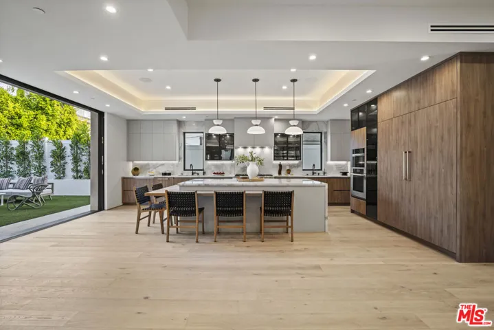 1444 Beverwil Drive, Los Angeles, California 90035