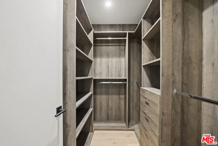 1444 Beverwil Drive, Los Angeles, California 90035