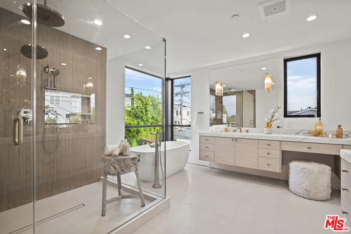 1444 Beverwil Drive, Los Angeles, California 90035