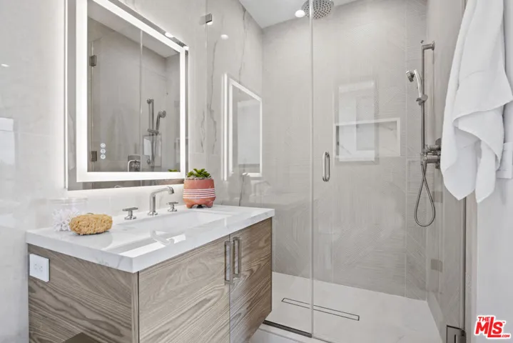 1444 Beverwil Drive, Los Angeles, California 90035