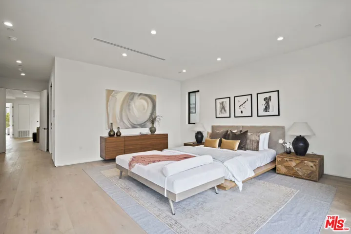1444 Beverwil Drive, Los Angeles, California 90035