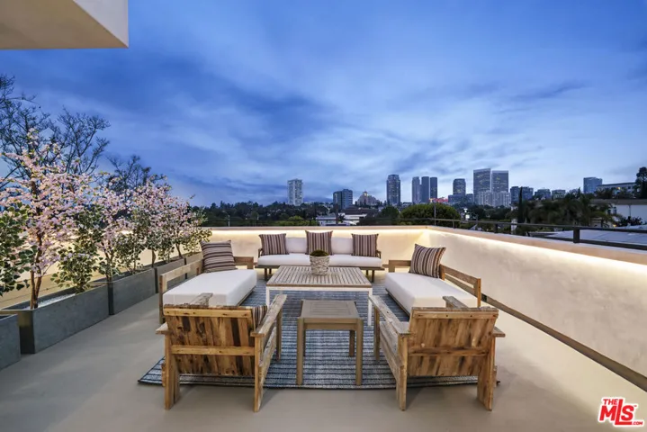 1444 Beverwil Drive, Los Angeles, California 90035