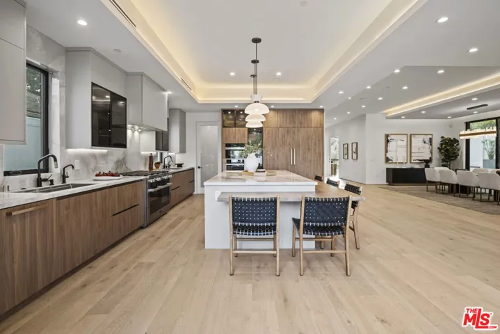 1444 Beverwil Drive, Los Angeles, California 90035