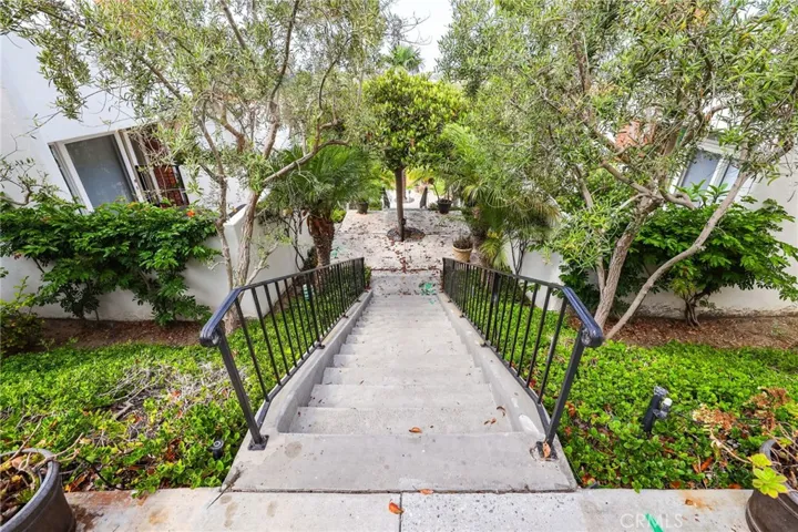 649 Vista Bonita, Newport Beach, California 92660