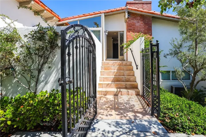 649 Vista Bonita, Newport Beach, California 92660