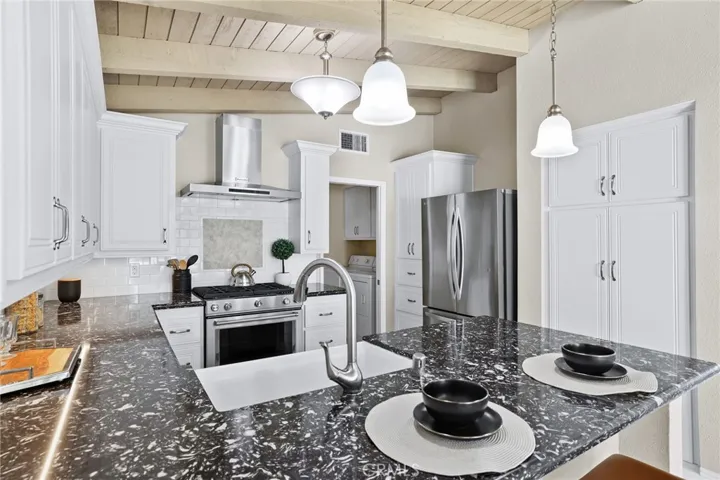 649 Vista Bonita, Newport Beach, California 92660