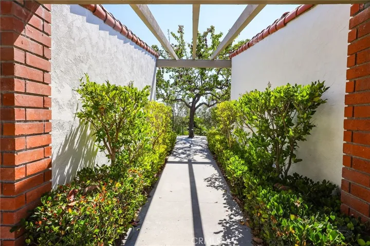 649 Vista Bonita, Newport Beach, California 92660