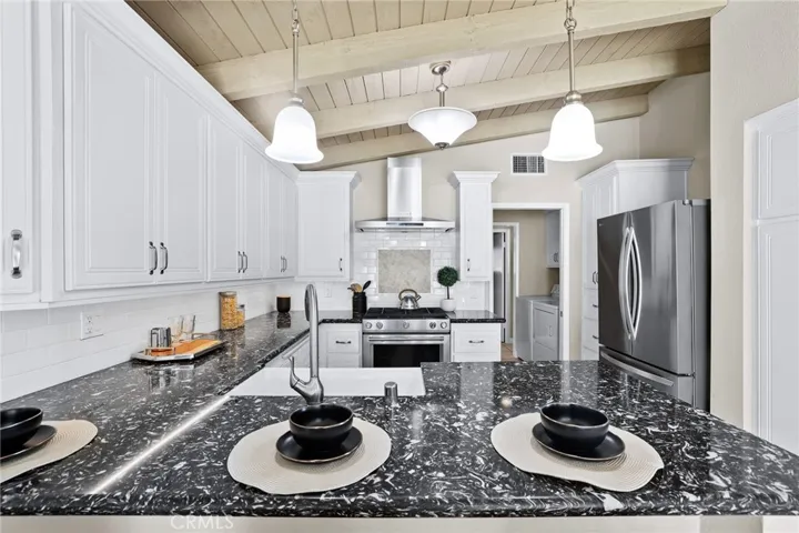 649 Vista Bonita, Newport Beach, California 92660