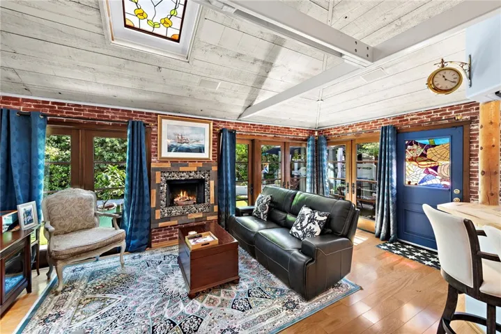 490 Agate Street, Laguna Beach, California 92651
