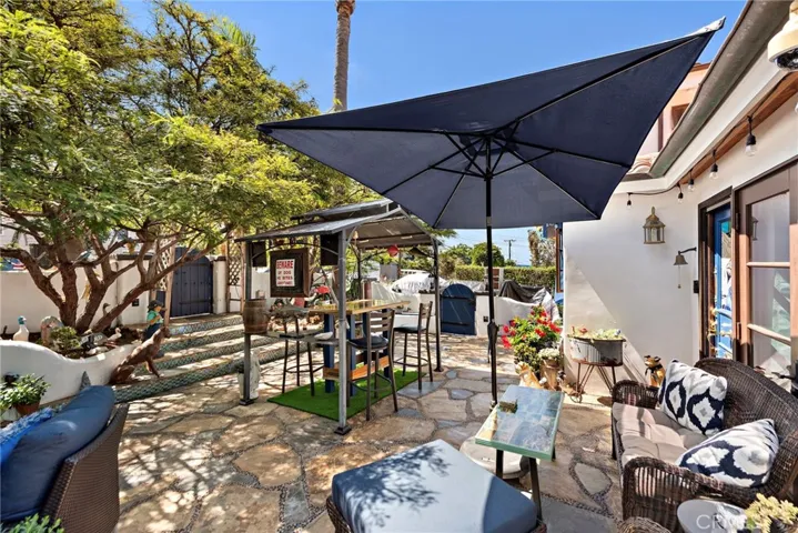 490 Agate Street, Laguna Beach, California 92651