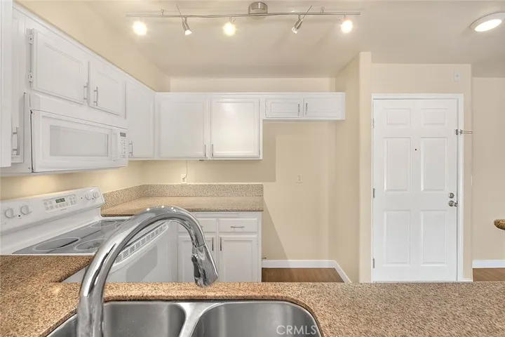 11410 Brookshire Avenue 113, Downey, California 90241