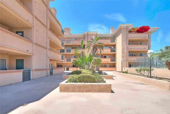 11410 Brookshire Avenue 113, Downey, California 90241