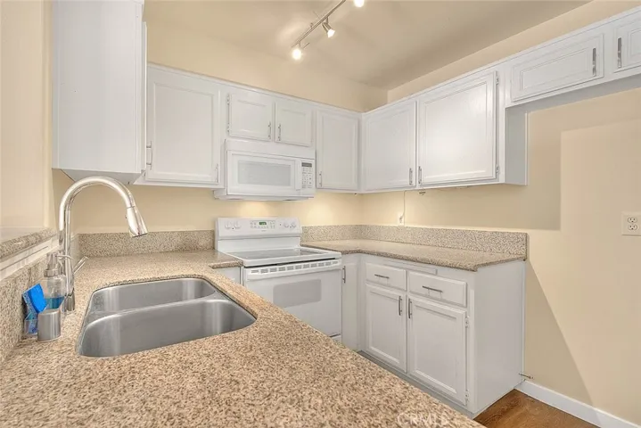 11410 Brookshire Avenue 113, Downey, California 90241