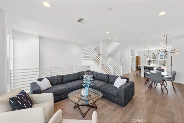 665 W 17th Street, Costa Mesa, California 92627