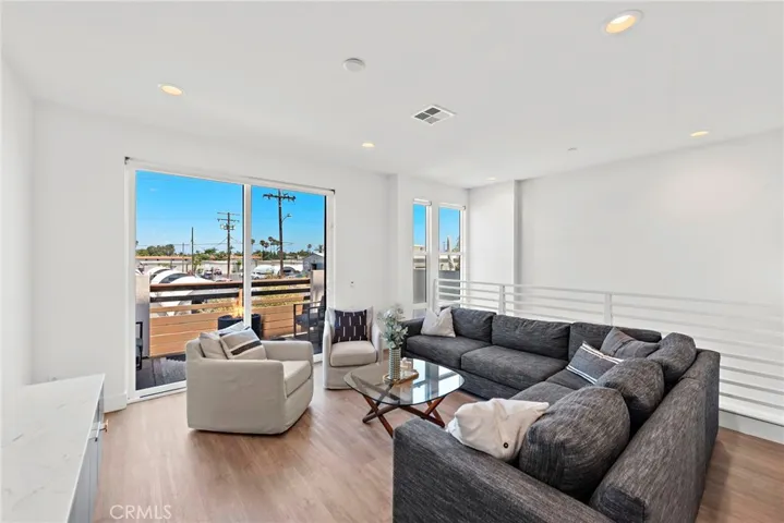 665 W 17th Street, Costa Mesa, California 92627