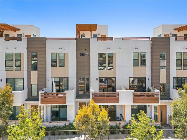 665 W 17th Street, Costa Mesa, California 92627