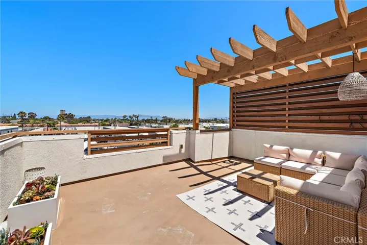 665 W 17th Street, Costa Mesa, California 92627