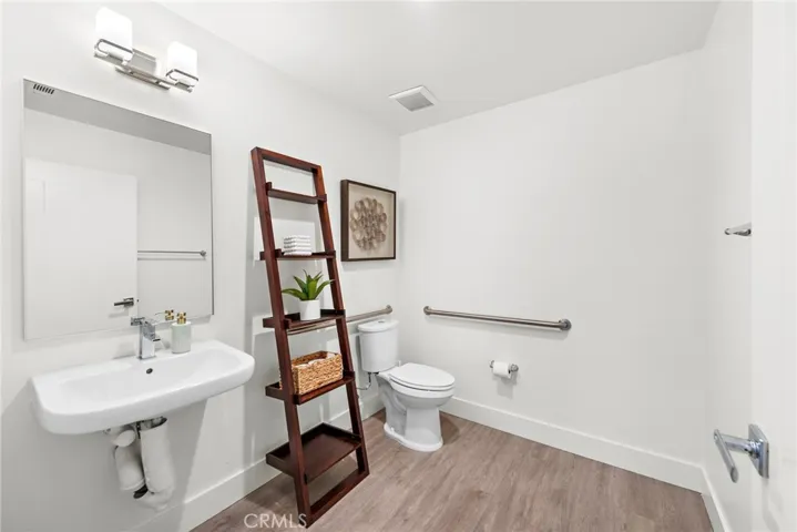 665 W 17th Street, Costa Mesa, California 92627