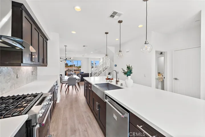665 W 17th Street, Costa Mesa, California 92627