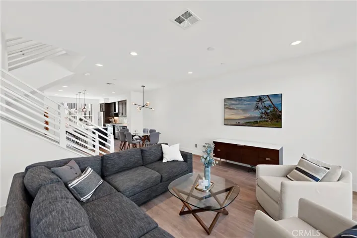 665 W 17th Street, Costa Mesa, California 92627