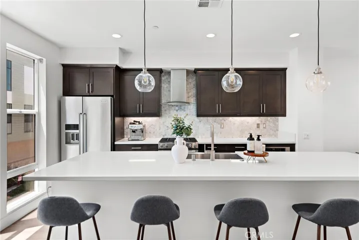 665 W 17th Street, Costa Mesa, California 92627