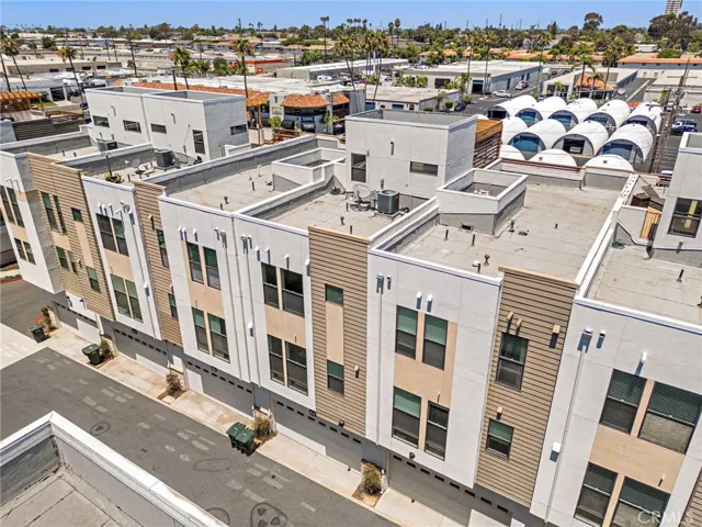 665 W 17th Street, Costa Mesa, California 92627