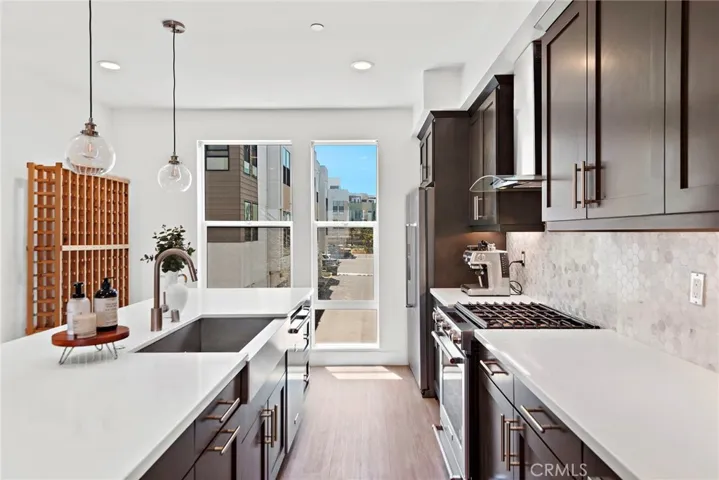 665 W 17th Street, Costa Mesa, California 92627