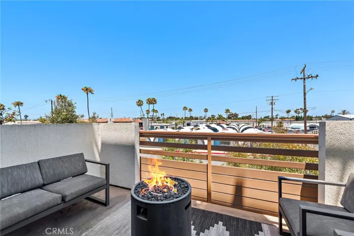 665 W 17th Street, Costa Mesa, California 92627