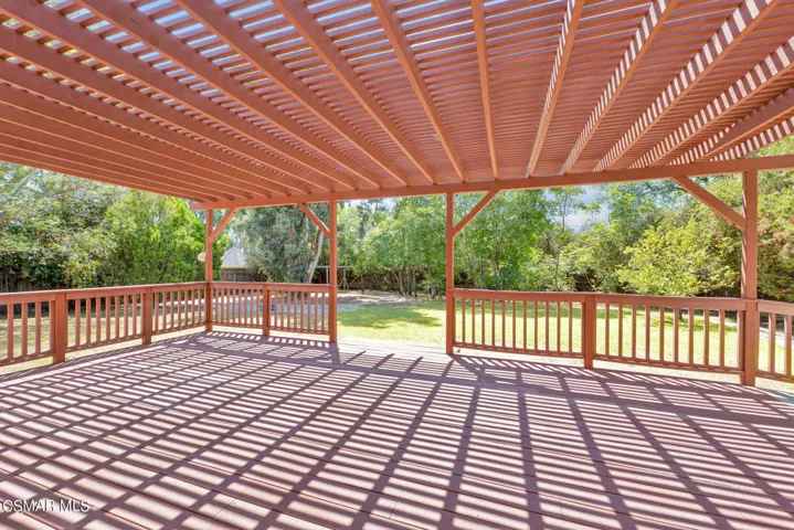 Huge Deck For Entertaining