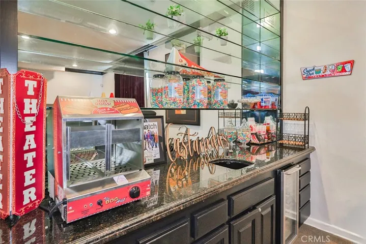 5427 Encino Avenue, Encino, California 91316