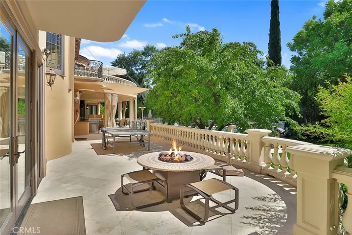5427 Encino Avenue, Encino, California 91316