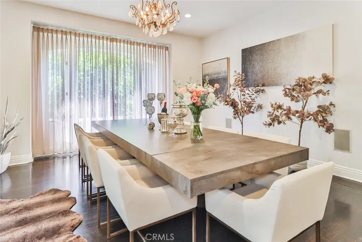 5427 Encino Avenue, Encino, California 91316