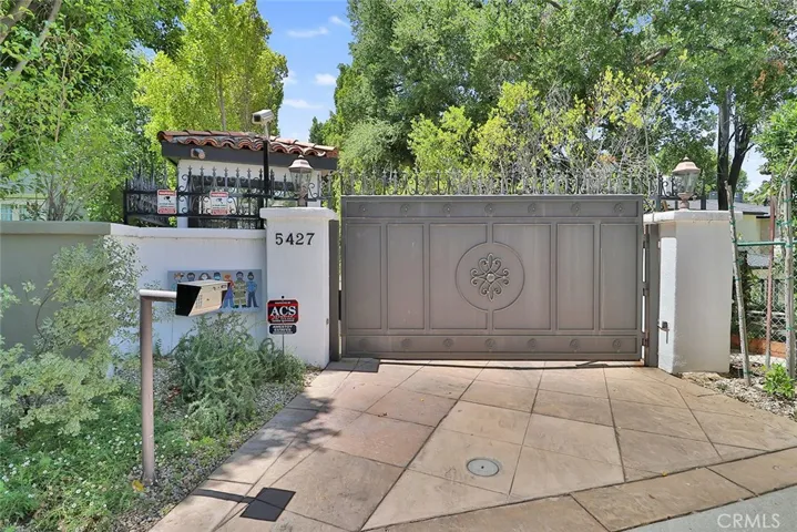 5427 Encino Avenue, Encino, California 91316