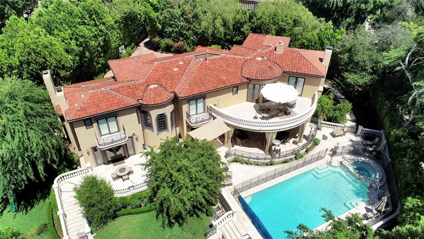 5427 Encino Avenue, Encino, California 91316