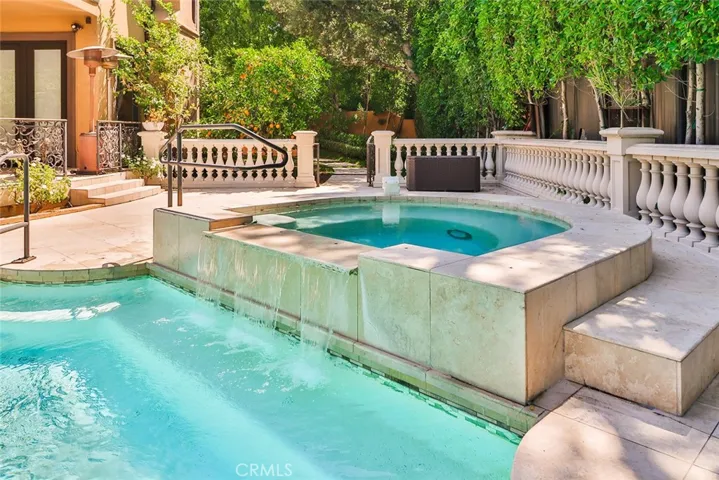 5427 Encino Avenue, Encino, California 91316