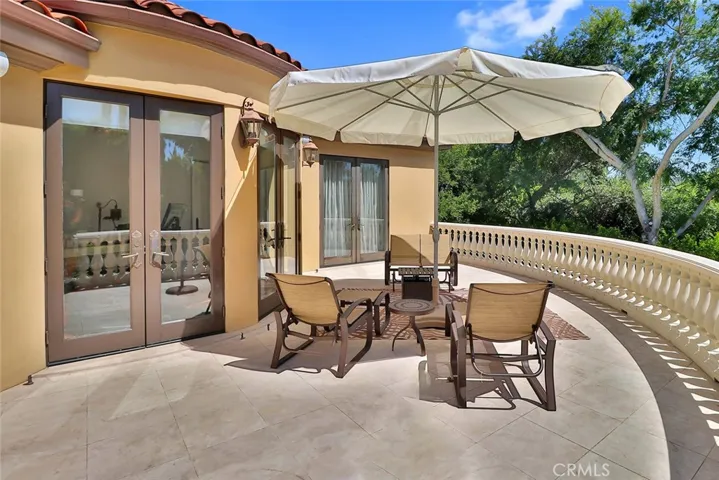5427 Encino Avenue, Encino, California 91316