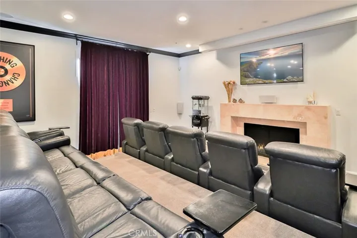 5427 Encino Avenue, Encino, California 91316