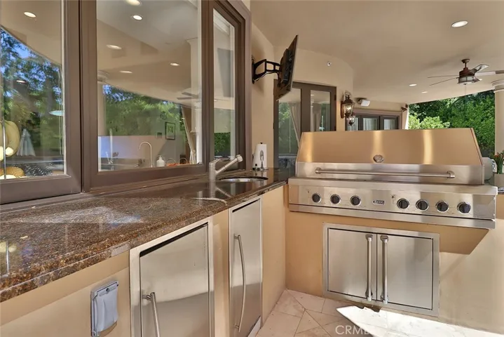 5427 Encino Avenue, Encino, California 91316