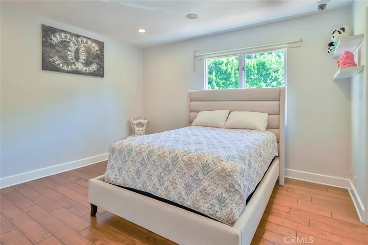 5427 Encino Avenue, Encino, California 91316