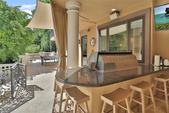 5427 Encino Avenue, Encino, California 91316