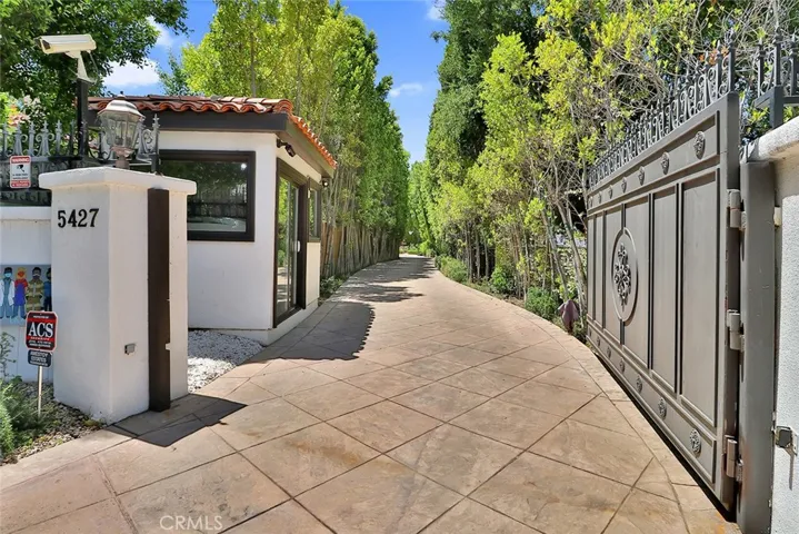 5427 Encino Avenue, Encino, California 91316