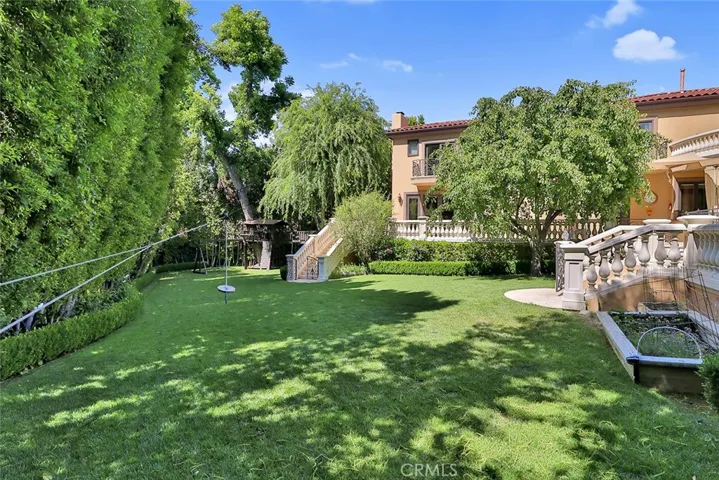 5427 Encino Avenue, Encino, California 91316