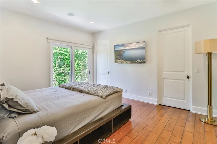 5427 Encino Avenue, Encino, California 91316
