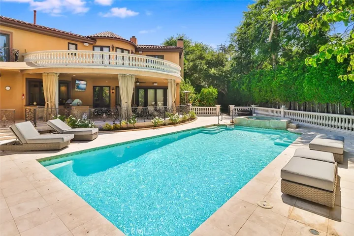 5427 Encino Avenue, Encino, California 91316