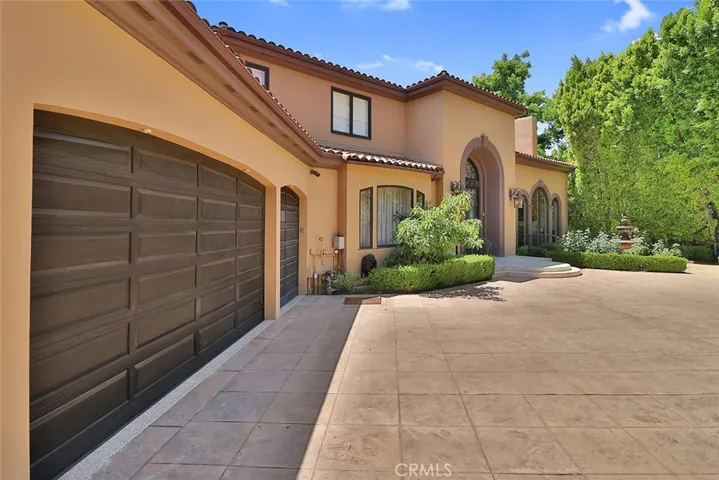 5427 Encino Avenue, Encino, California 91316