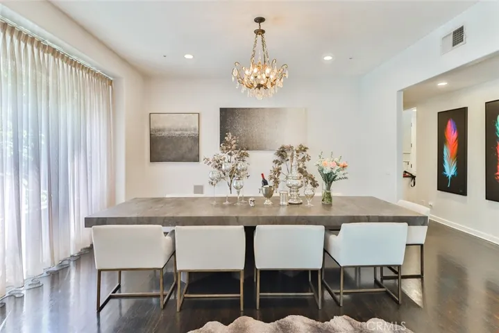 5427 Encino Avenue, Encino, California 91316