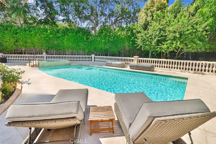 5427 Encino Avenue, Encino, California 91316