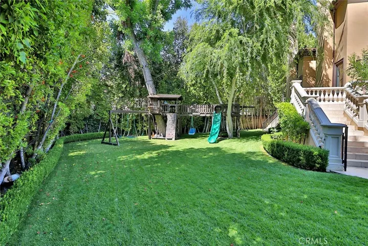 5427 Encino Avenue, Encino, California 91316