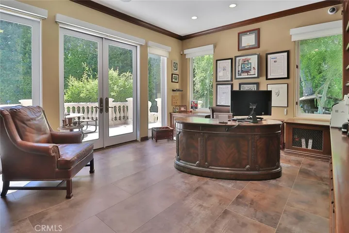 5427 Encino Avenue, Encino, California 91316
