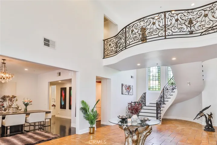 5427 Encino Avenue, Encino, California 91316